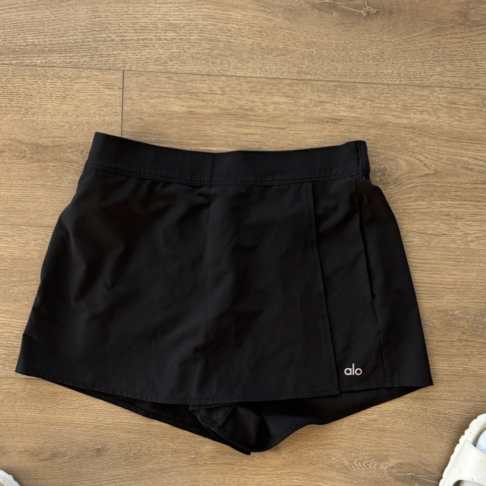 ALO Yoga Women's Clubhouse Black Skort